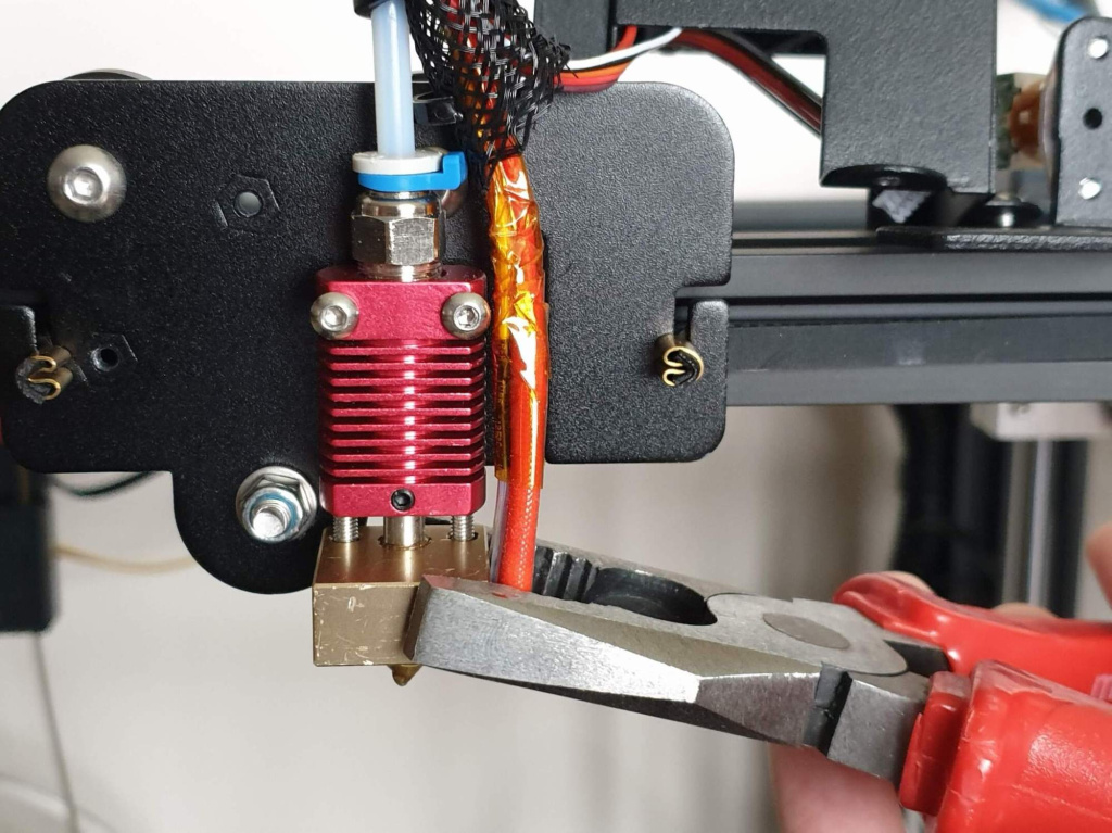 How-To-Change-The-3D-Printer-Nozzles-guide-5.jpg How-To-Change-The-3D-Printer-Nozzles-guide-5.jpg