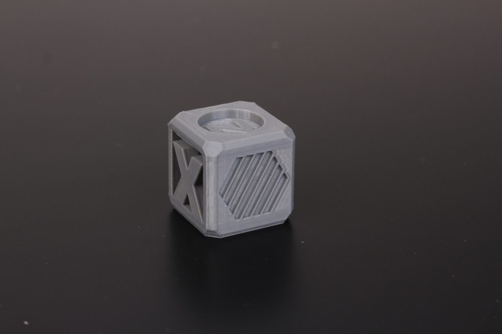 Helix-Cube-Test-Print-on-Sidewinder-X2-3.jpg Helix-Cube-Test-Print-on-Sidewinder-X2-3.jpg