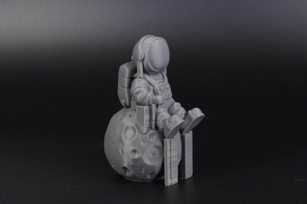 Sermoon-V1-Pro-Review-Astronaut-on-the-moon4.jpg Sermoon-V1-Pro-Review-Astronaut-on-the-moon4.jpg