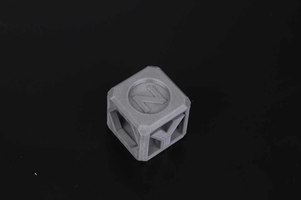 Helix-Cube-Test-Print-on-Sidewinder-X2-1.jpg Helix-Cube-Test-Print-on-Sidewinder-X2-1.jpg